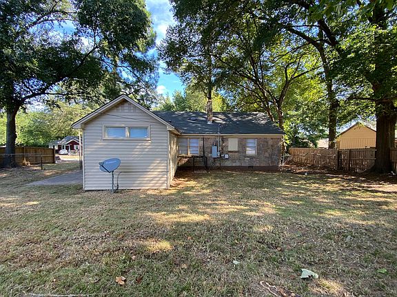 3rd image of 953 Frayser Cir