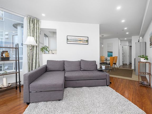 4th image of 908 W 7th Ave #304