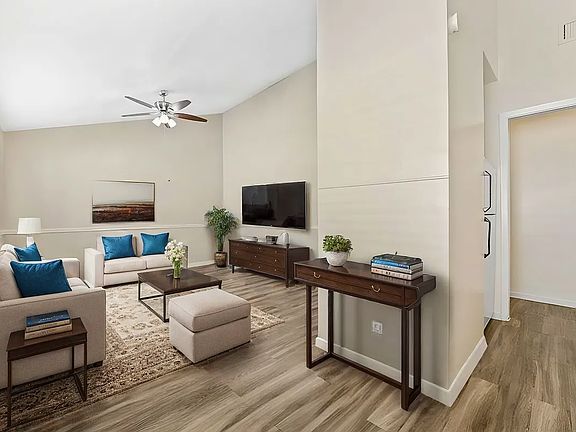 3rd image of 1302 Parker Ln #Pf-207