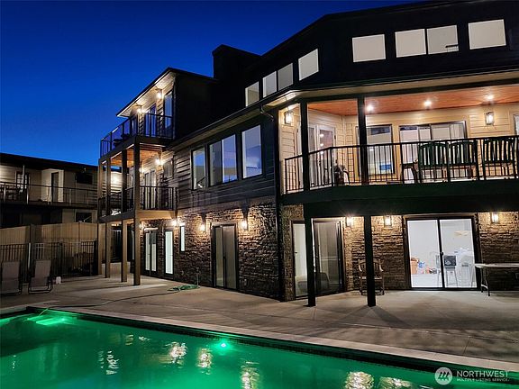 3rd image of 755 Wapato Way