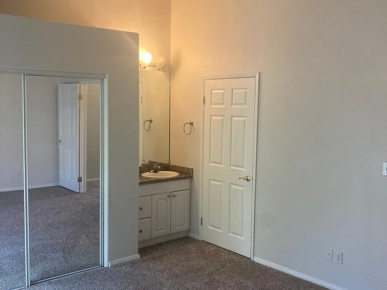 4627 Tilden Ave — Photo 7