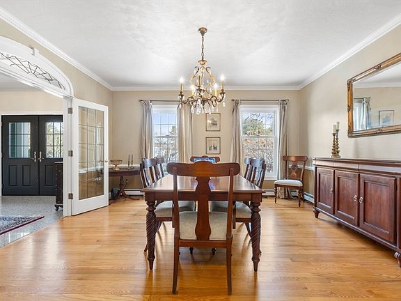 5th image of 32 Cider Hill Ln