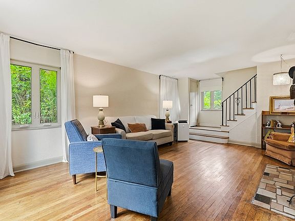 3rd image of 1805 McNary Blvd