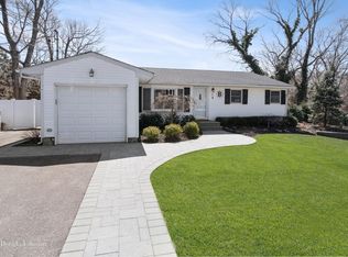 18 Millers Ct, Ronkonkoma, NY 11779