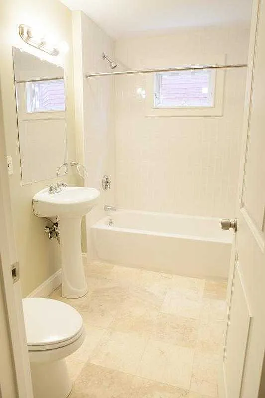 4 bed, $3,550 — Photo 1
