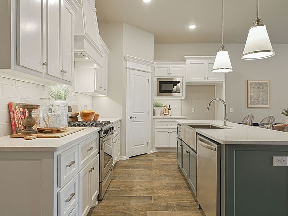 3rd image of 3808 Palmetto Trl