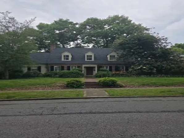 809 1st Ave, Farmville, VA 23901