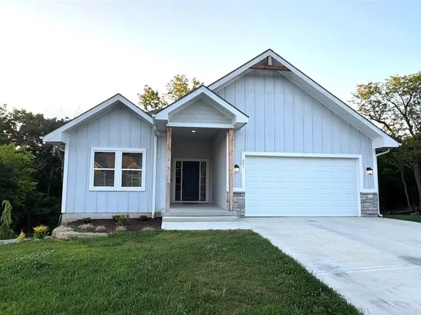 801 Colonial Dr, Pleasant Hill, MO 64080