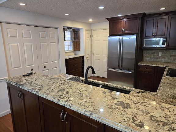3rd image of 12915 Banyan Town Dr