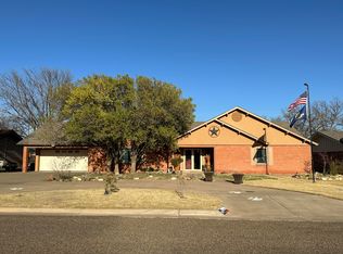 1306 Holliday St, Plainview, TX 79072