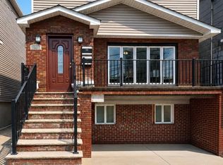 20 Oak St #2, Bayonne, NJ 07002