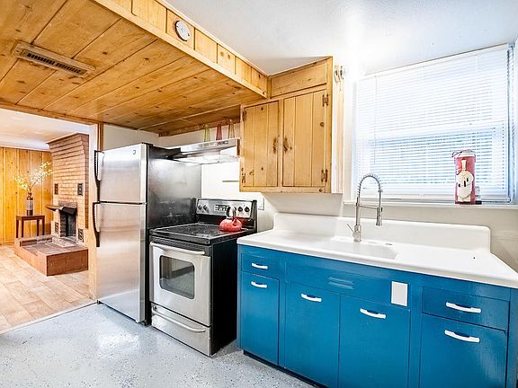 Cute, Clean Kitchen!
