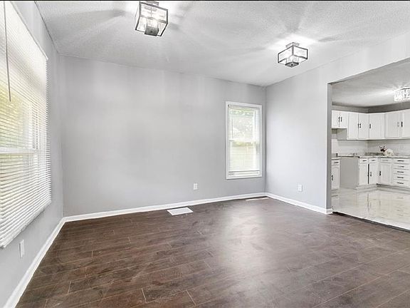 4th image of 2318 Spruce Ave