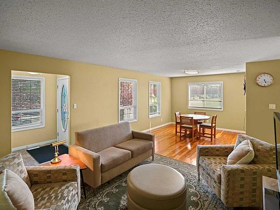 2nd image of 2502 E Valleyview Dr