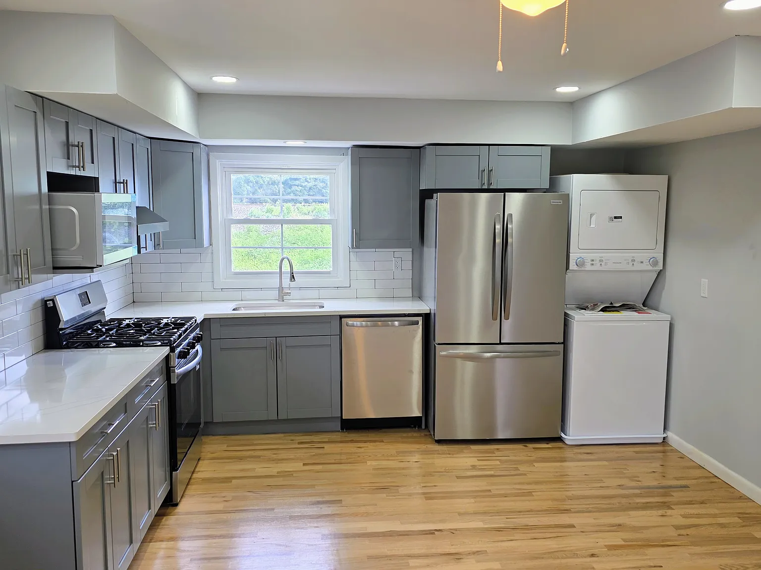 3 bed, 1300 sqft, $2,900 — Photo 4
