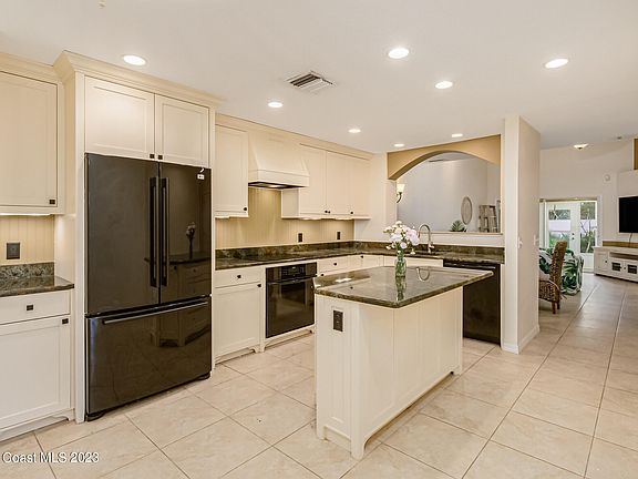 4th image of 1502 S Miramar Ave