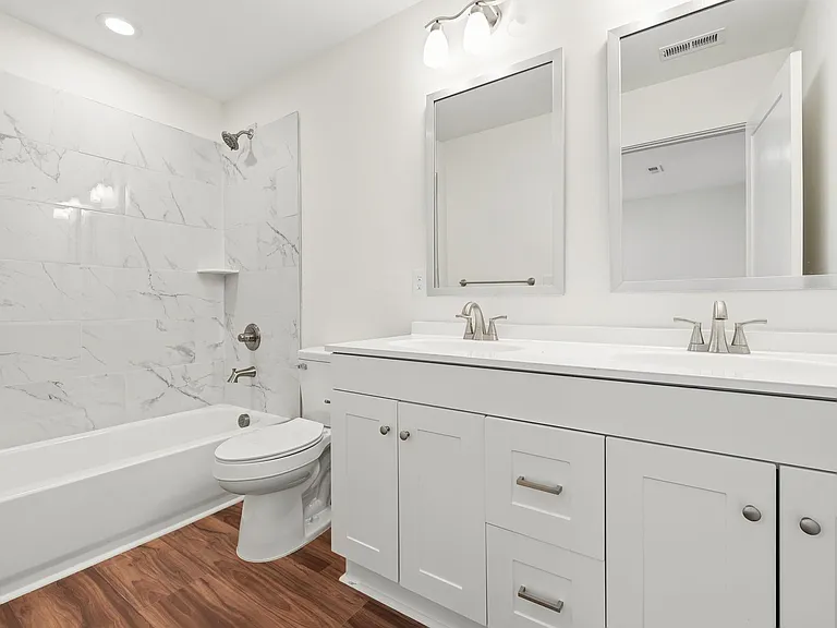 711 Gerard St #B — Photo 9