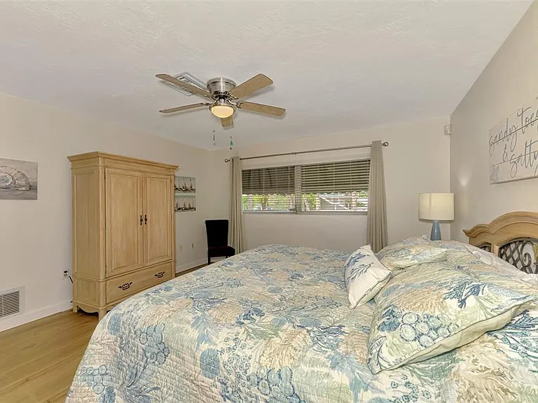 4946 Commonwealth Dr — Photo 31