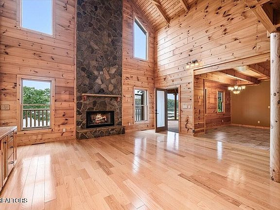 3rd image of 2442 Long Branch Rd