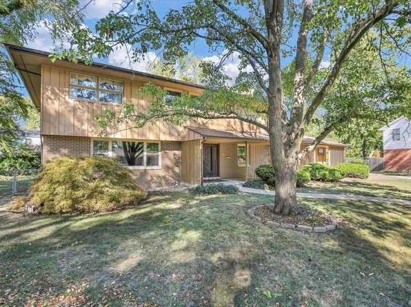 6 Regent Ct, Champaign, IL 61820