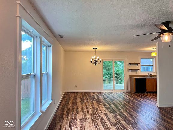 3rd image of 10965 Sweetsen Rd