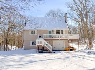 129 Remuda Dr, Lords Valley, PA 18428