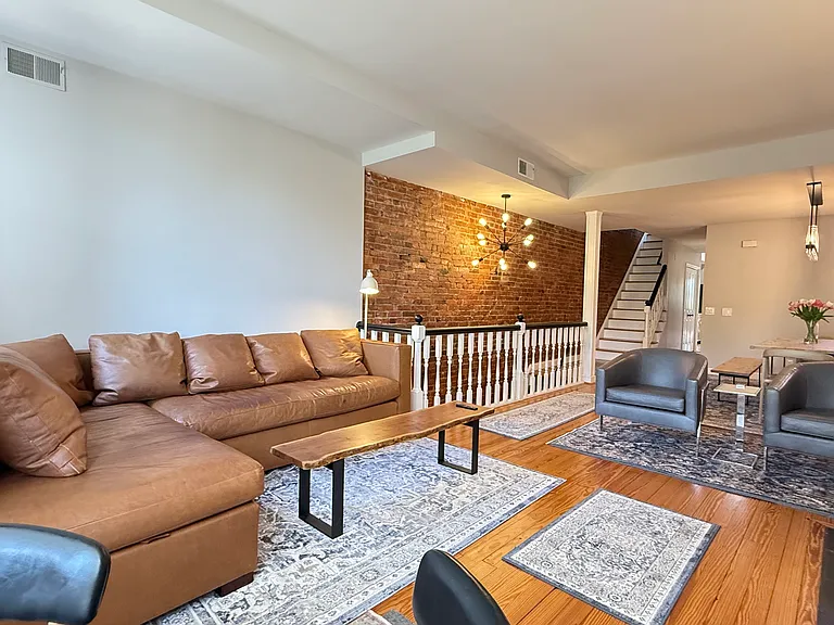 1118 F St NE #3 — Photo 6
