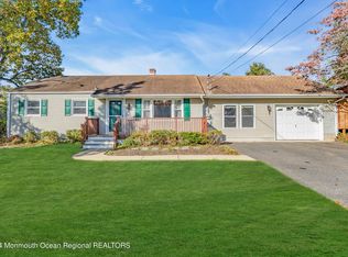 620 Sumner Ave, Belford, NJ 07718