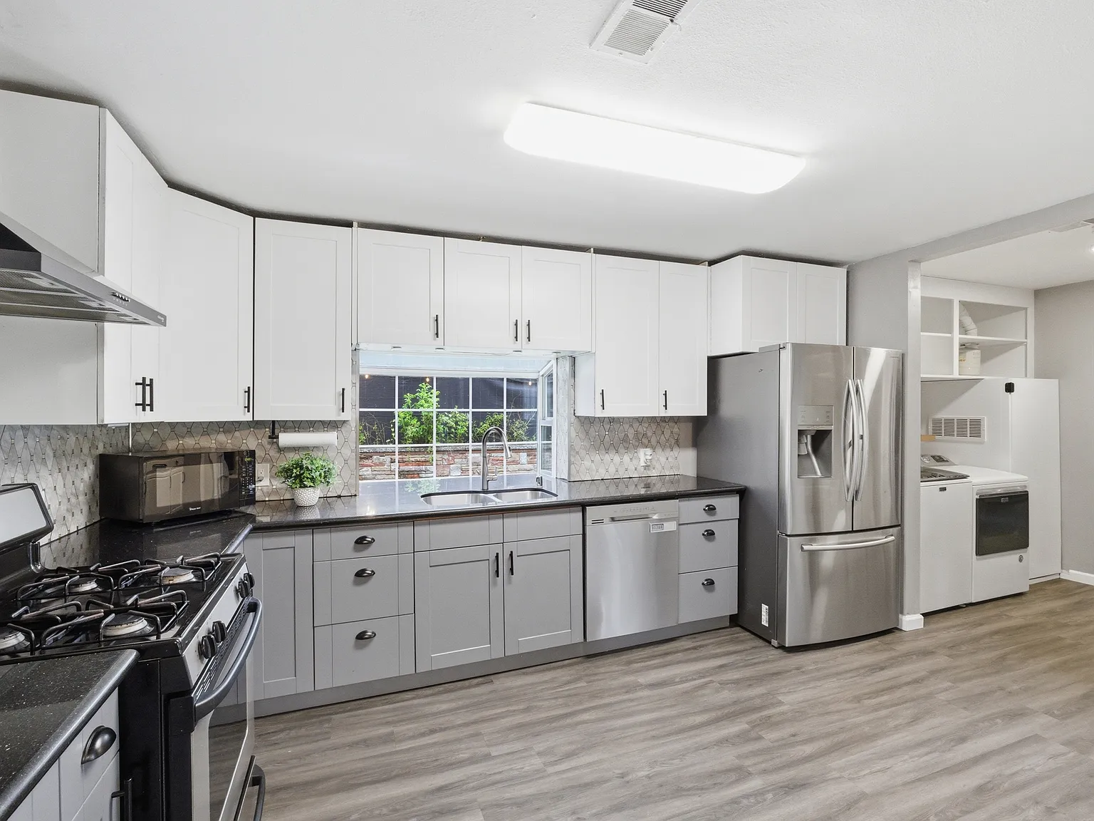 3 bed, 2628 sqft, $4,000 — Photo 3