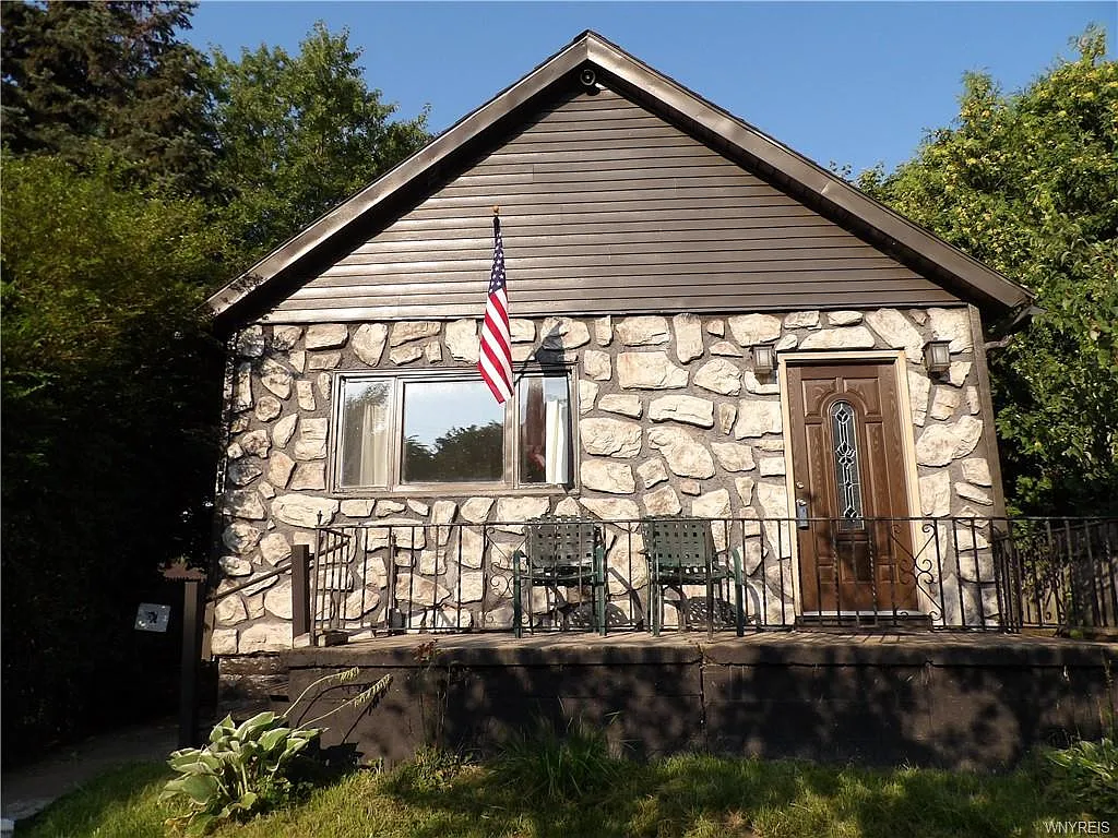 328 Tonawanda St photo 1