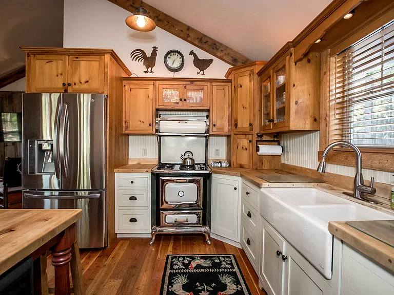 1447 N Prairie View Rd — Photo 9