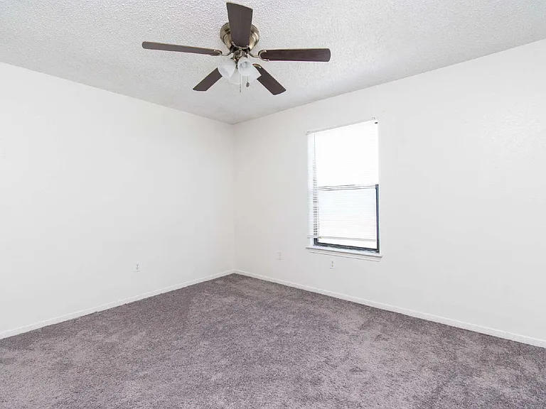 142 Wolf Rd #D — Photo 6