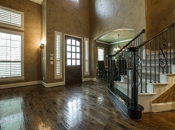 2nd image of 2713 Dearborn Ln