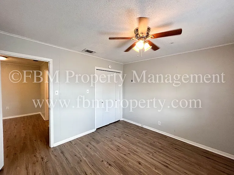 330 W College St #8 — Photo 29