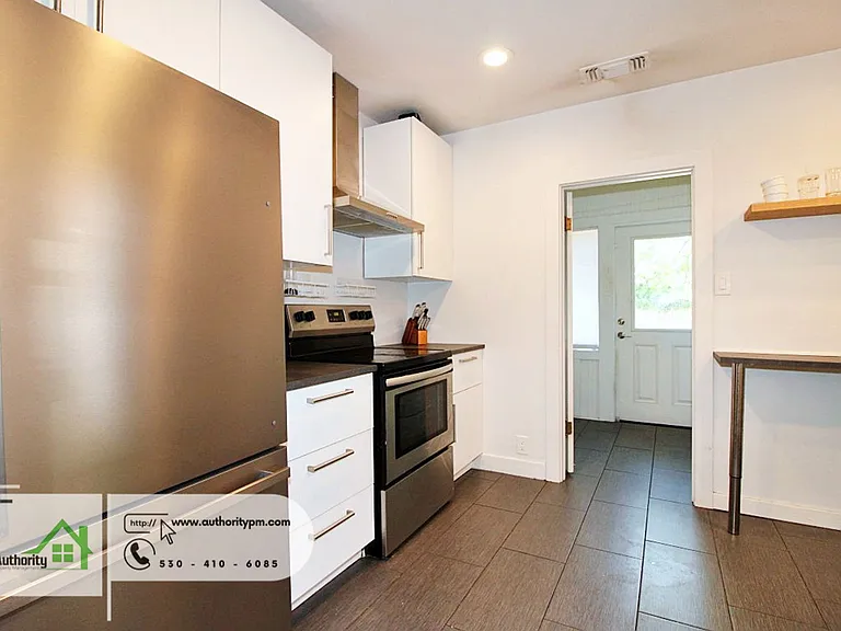 1365 Chestnut St — Photo 8