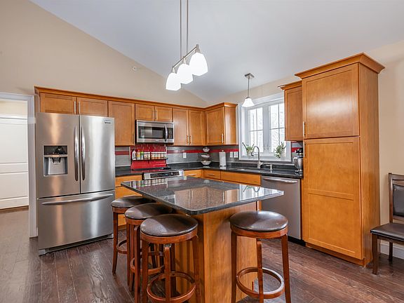 3rd image of 285 Cochran Hill Road