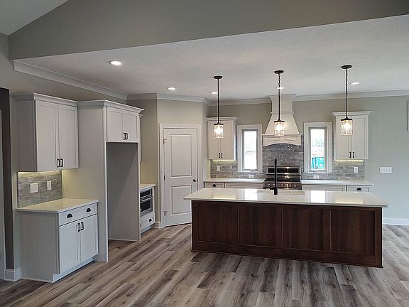 5th image of 890 Pickforde Dr NE