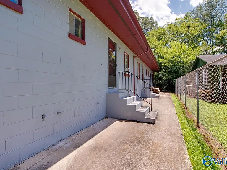 1328 Oshaughnessy Ave NE #B — Photo 29