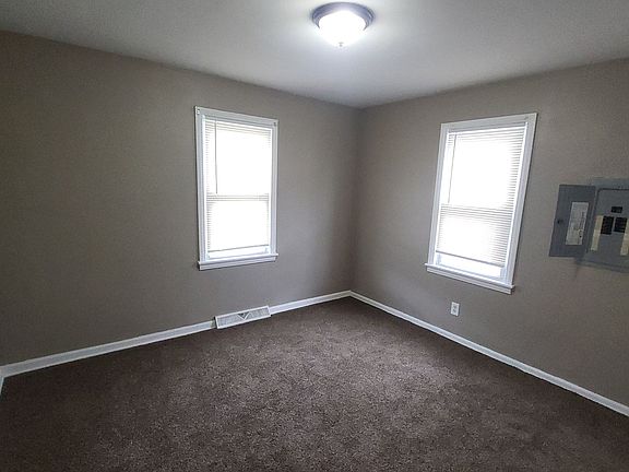4th image of 3701 N Whitney Ave
