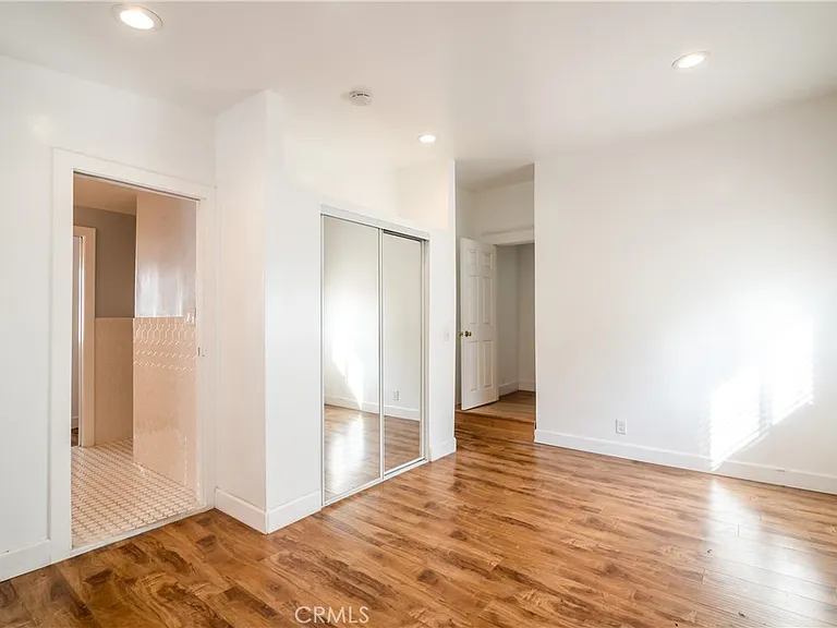 1125 N Heliotrope Dr — Photo 16