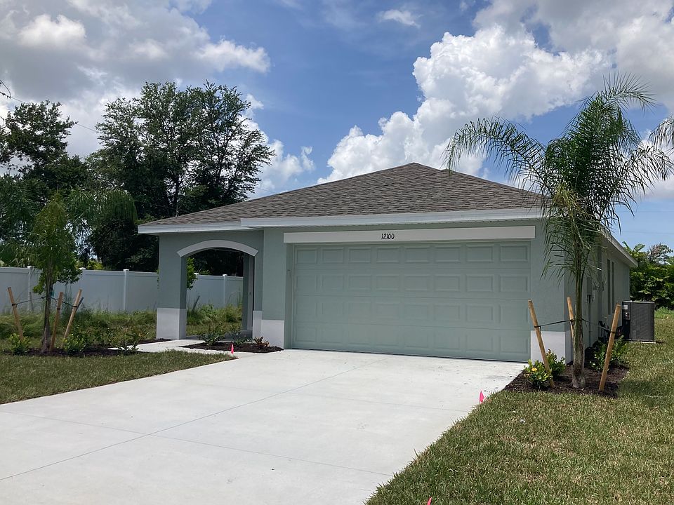 Privacy at end of the street with neighbor on one side