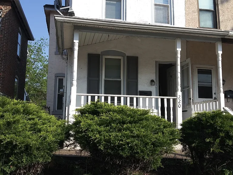 220 Washington St — Photo 1