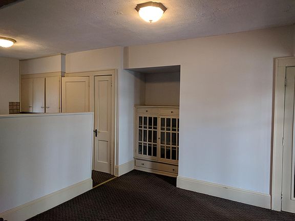 3rd image of 478 N Broadway St