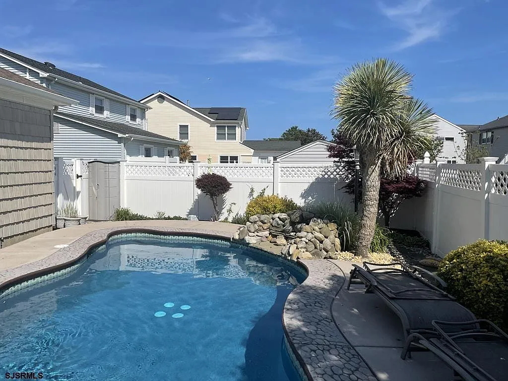 5 bed, 5.0 bath, $8,500 — Photo 2