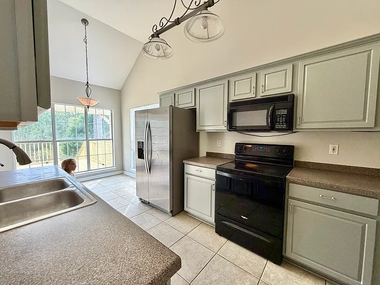 81 Lake Front Dr — Photo 6