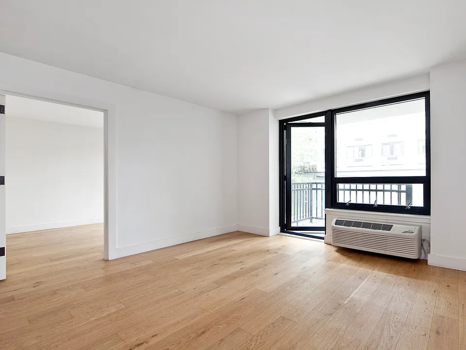213 Maujer St #4