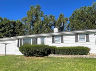 1509 W Shore Dr, Pekin, IL