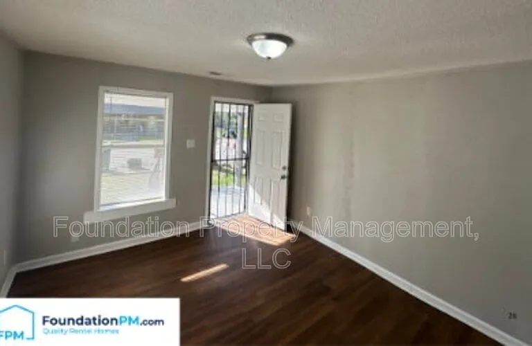 1596 Barton St — Photo 6