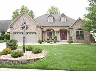 1105 White Oak Trl, Godfrey, IL 62035