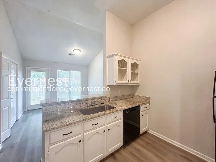 10721 Ridgefield Dr — Photo 6